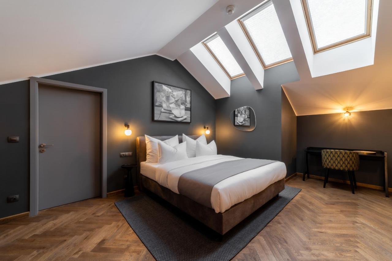 The Viaduct - Suites & More Прага Екстериор снимка