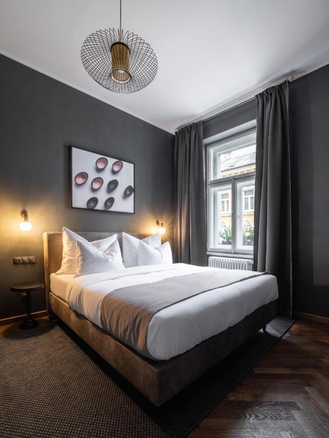 The Viaduct - Suites & More Прага Екстериор снимка
