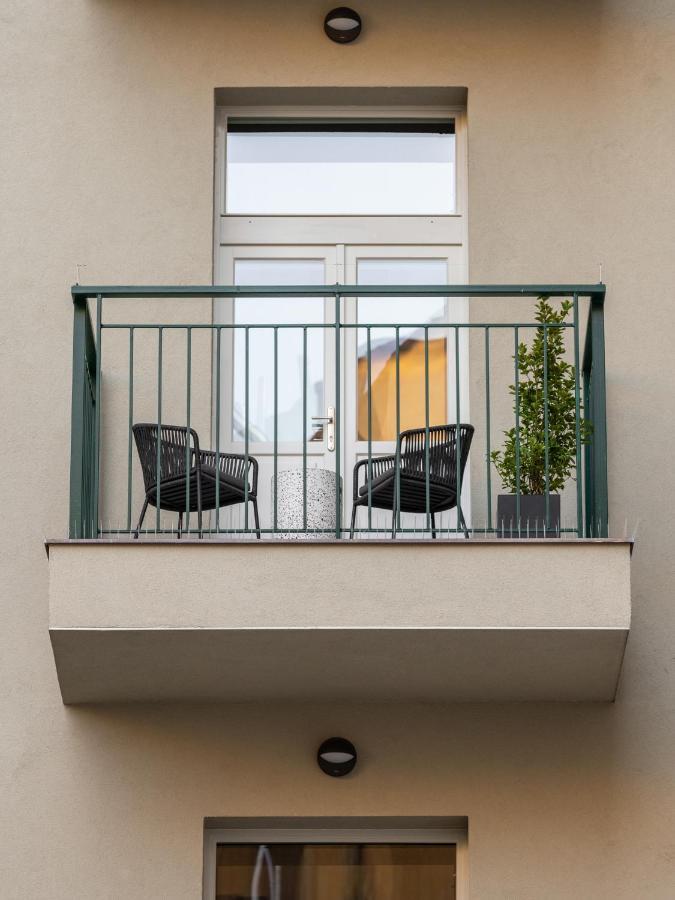 The Viaduct - Suites & More Прага Екстериор снимка