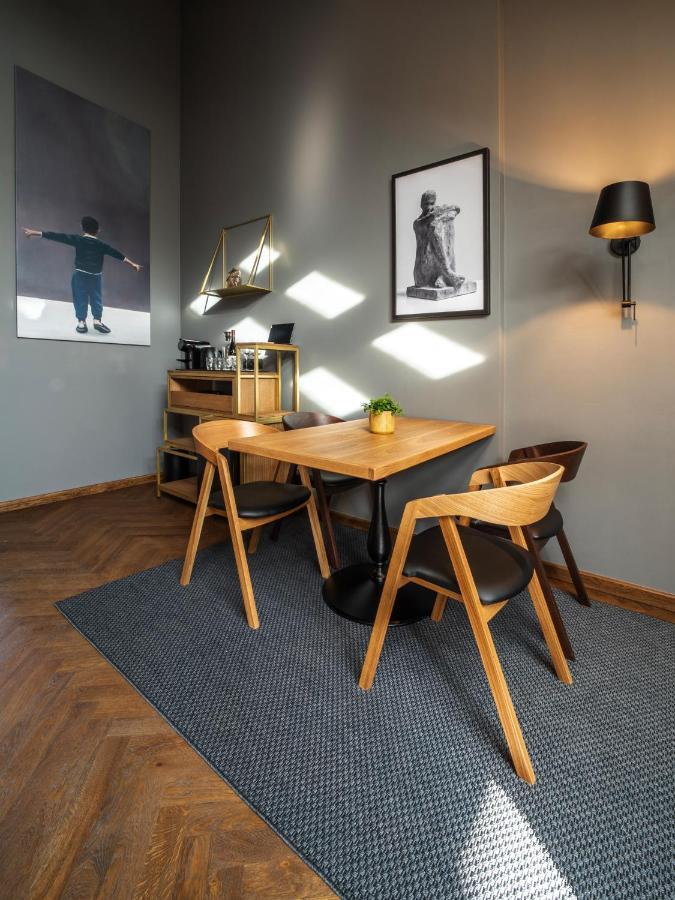 The Viaduct - Suites & More Прага Екстериор снимка